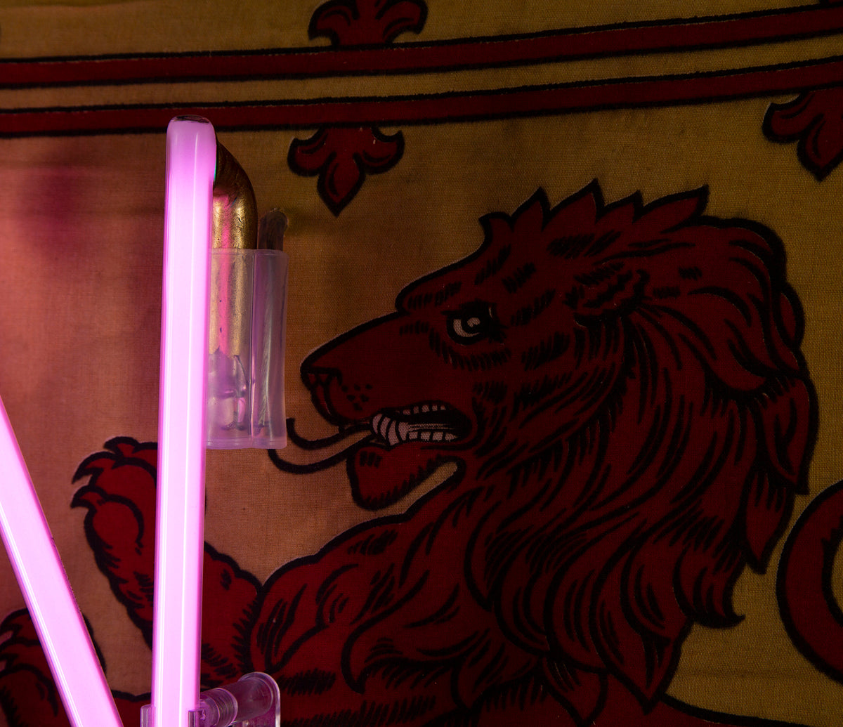 Queen In Residence - Pink Neon