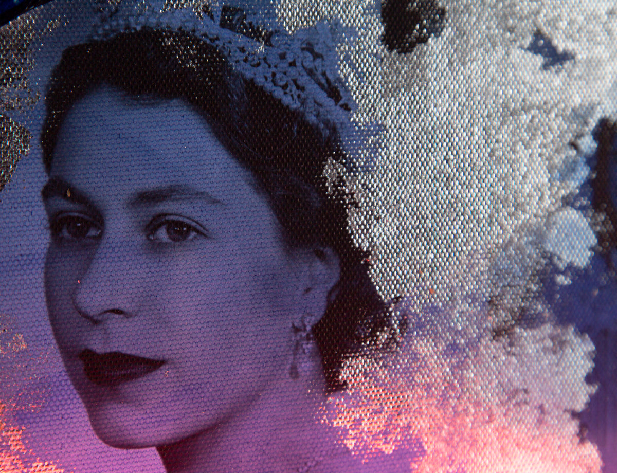 Silver God Save The Queen - Pink Neon
